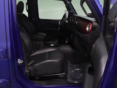 Certified 2018 Jeep Wrangler Unlimited Rubicon AWD/4WD image 13