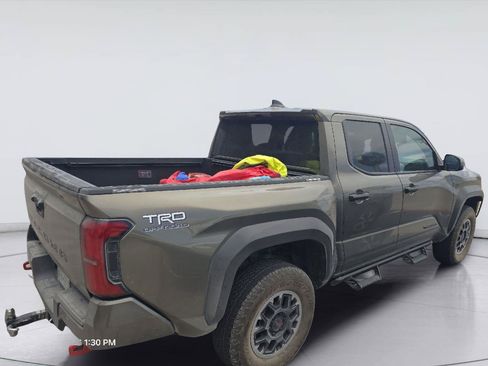 Used 2025 Toyota Tacoma TRD Off-Road AWD/4WD image 4