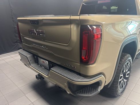 Used 2022 GMC Sierra 1500 AT4 w/ AT4 Premium Package image 4