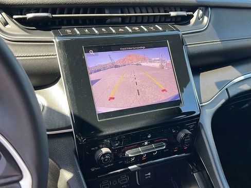 Used 2023 Jeep Grand Cherokee Altitude AWD/4WD image 19
