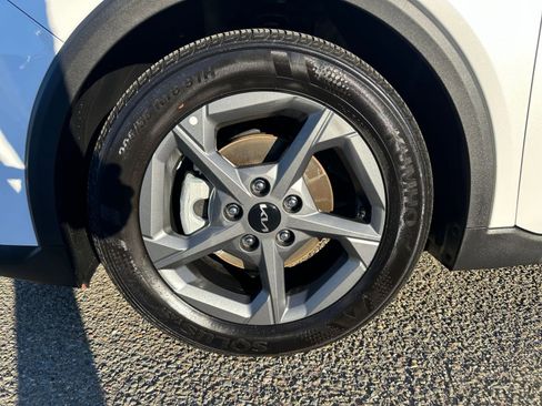 Used 2025 Kia K4 LXS image 31