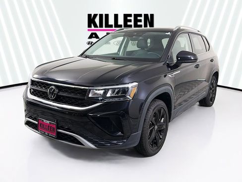 Used 2024 Volkswagen Taos SE image 3