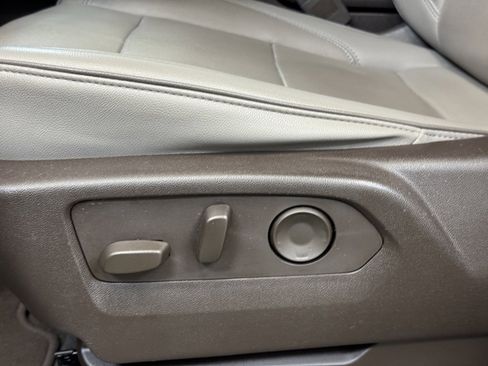 Used 2021 GMC Yukon SLT w/ SLT Premium Package image 11