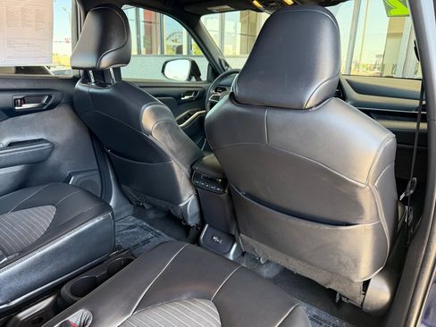 Used 2022 Toyota Highlander XSE FWD image 36