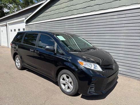 Used 2020 Toyota Sienna L FWD image 9