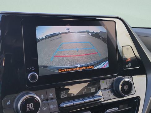 Used 2023 Toyota Highlander XLE image 26