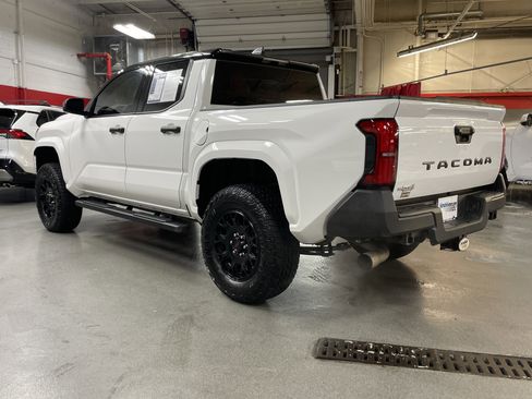 Used 2025 Toyota Tacoma SR image 8