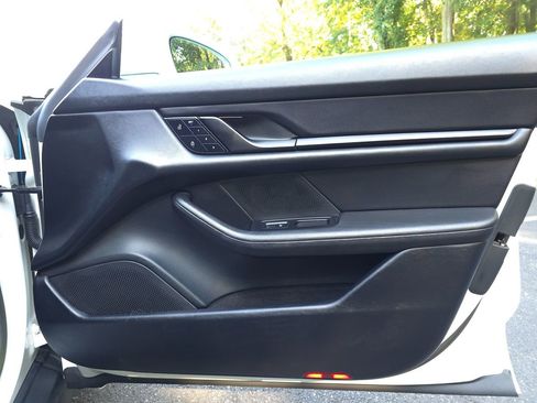 Used 2023 Porsche Taycan image 23