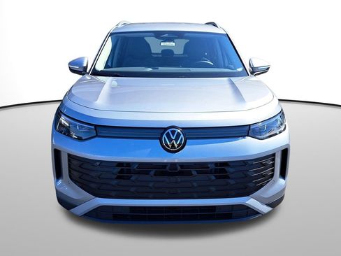 New 2025 Volkswagen Tiguan SE image 2