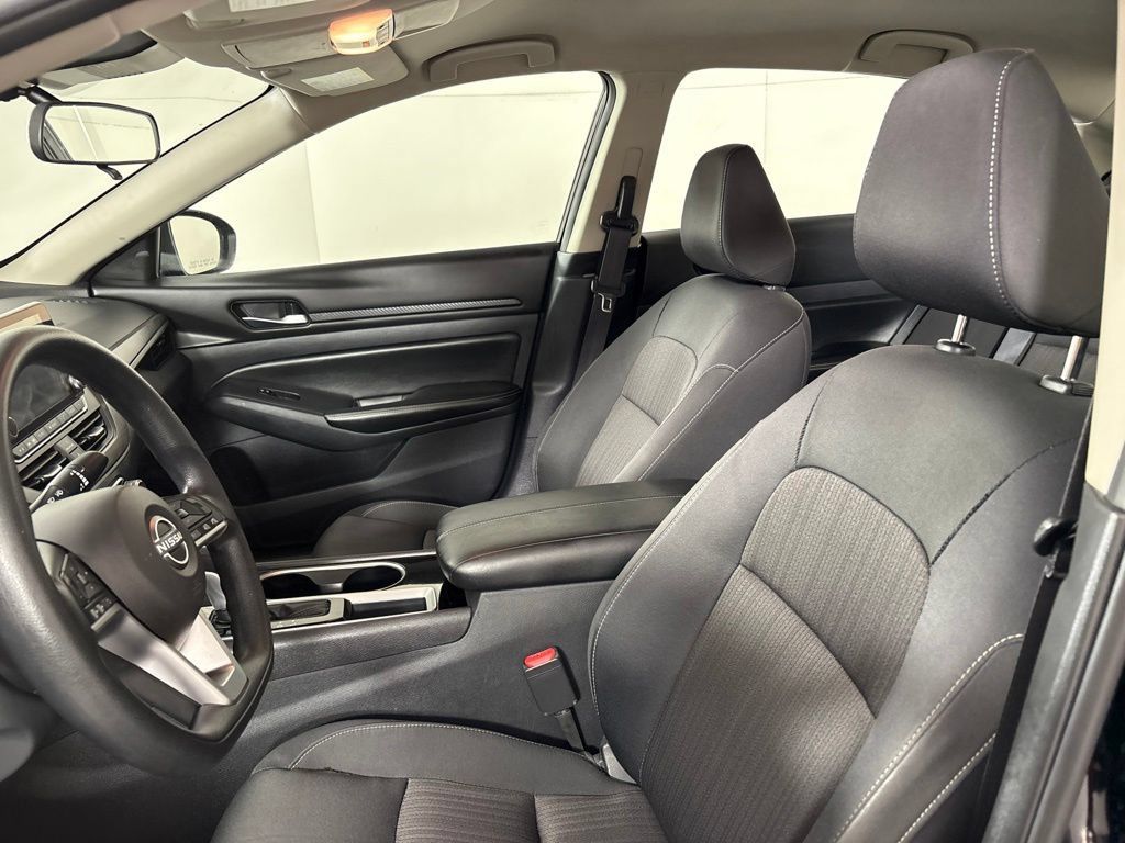 Used 2024 Nissan Altima 2.5 SV FWD image 31