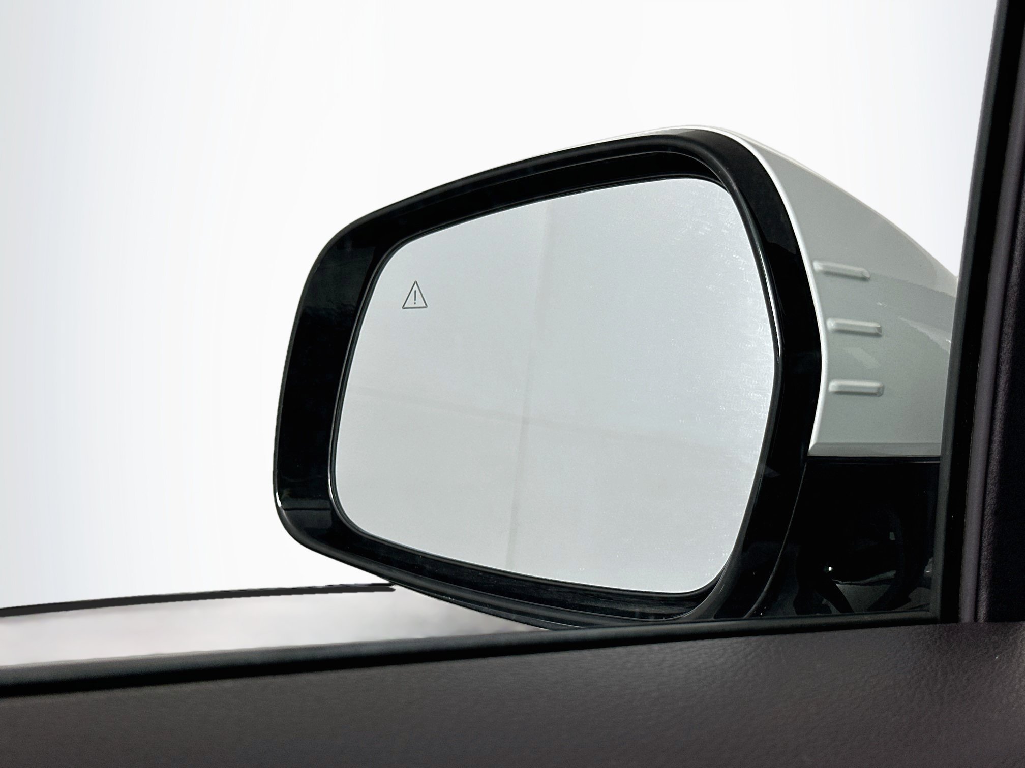 Used 2025 Kia Carnival FWD image 16