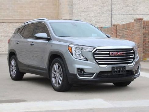 Used 2023 GMC Terrain SLT w/ Tech Package image 2