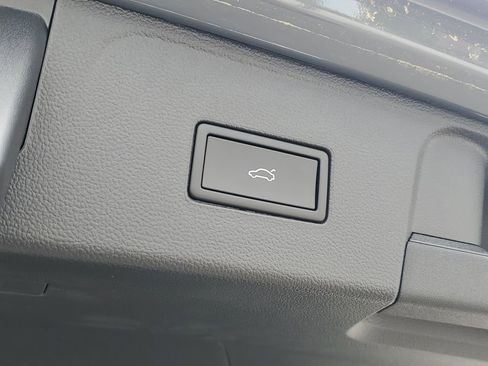 New 2026 Volkswagen Atlas SE FWD image 8