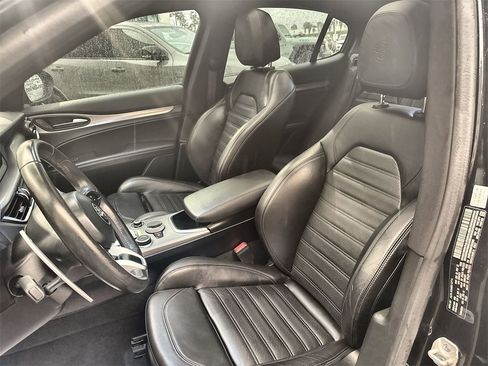 Used 2023 Alfa Romeo Stelvio Veloce image 13