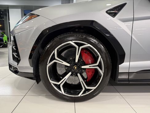 Used 2021 Lamborghini Urus image 25