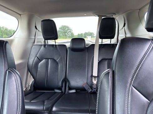 Used 2023 Chrysler Pacifica Touring-L FWD image 26