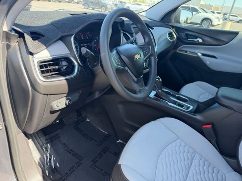 Used 2019 Chevrolet Equinox LS FWD image 2