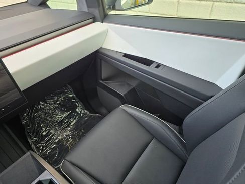 Used 2025 Tesla Cybertruck AWD Crew Cab image 36