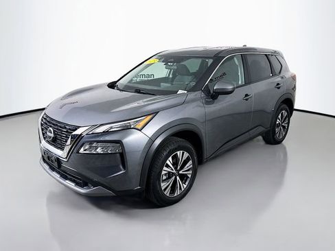 Used 2023 Nissan Rogue SV image 3