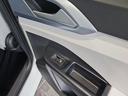 New 2026 Volkswagen Taos SE image 16