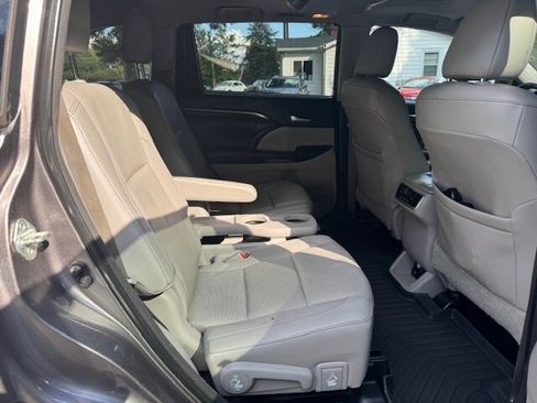 Used 2015 Toyota Highlander Limited image 11