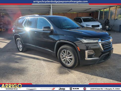 Used 2024 Chevrolet Traverse LT image 1