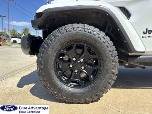 Used 2021 Jeep Gladiator Sport AWD/4WD image 6