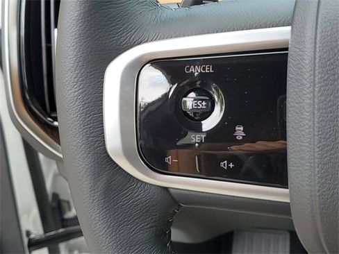 New 2025 Nissan Armada SL w/ Captain's Chari Seat Package image 10