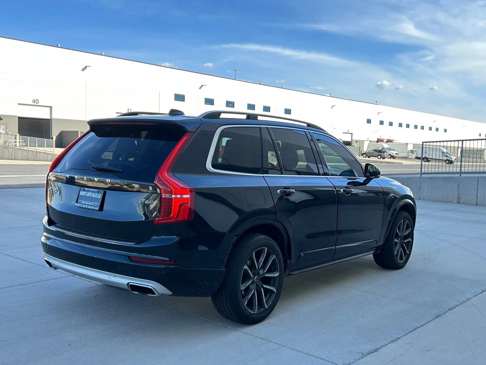 Used 2016 Volvo XC90 T6 Momentum w/ Momentum Plus Package AWD/4WD image 5