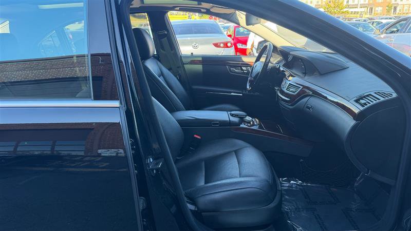 Used 2011 Mercedes-Benz S 550 4MATIC w/ Sport & Premium Pkgs image 6
