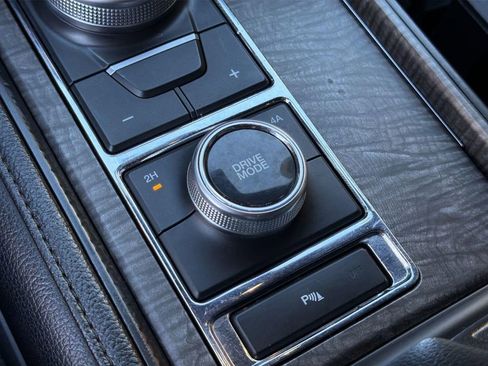 Used 2021 Ford Expedition Limited image 15