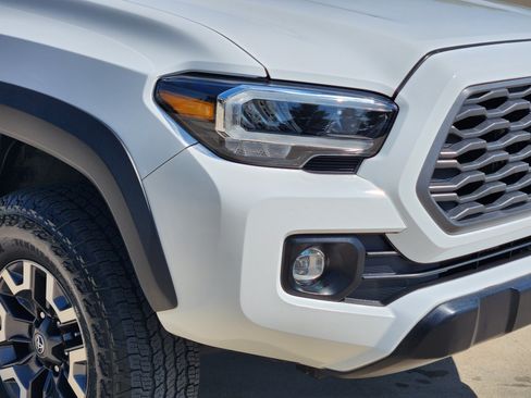 Used 2022 Toyota Tacoma TRD Off-Road w/ TRD Premium Off Road Package AWD/4WD image 5