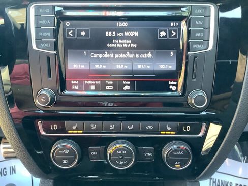 Used 2016 Volkswagen Jetta GLI SE FWD image 21