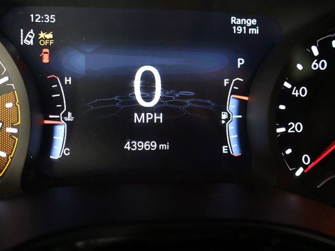 Used 2024 Jeep Compass Trailhawk AWD/4WD image 32