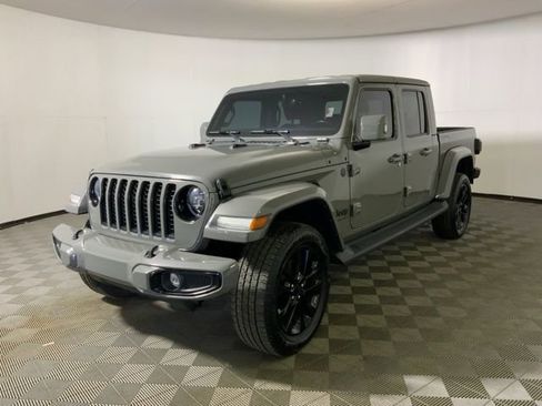 Used 2023 Jeep Gladiator Overland AWD/4WD image 3