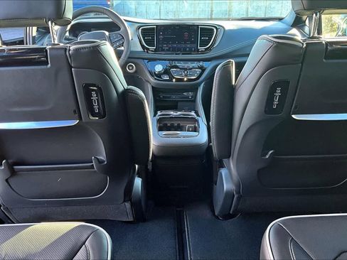 New 2026 Chrysler Pacifica Limited image 12