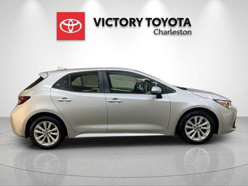 Used 2023 Toyota Corolla SE w/ SE Premium Package FWD image 6