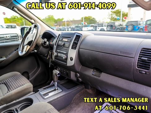 Used 2011 Nissan Frontier SV image 7