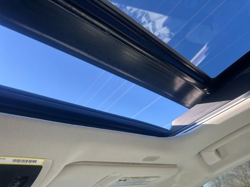 Used 2025 Lexus ES 350 w/ Accessory Package (Z2) image 10