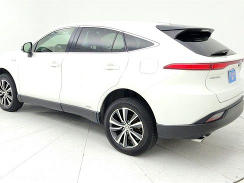 Used 2021 Toyota Venza LE image 4