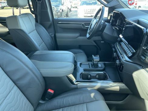 Used 2023 Chevrolet Silverado 1500 ZR2 w/ Technology Package image 11