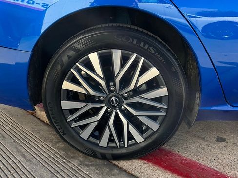 Used 2025 Nissan Altima 2.5 SV image 9