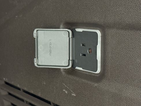 Used 2023 GMC Yukon XL SLT image 40