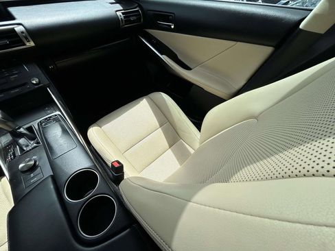 Used 2016 Lexus IS 200t RWD image 15