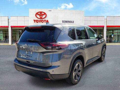 Used 2025 Nissan Rogue SV FWD image 3
