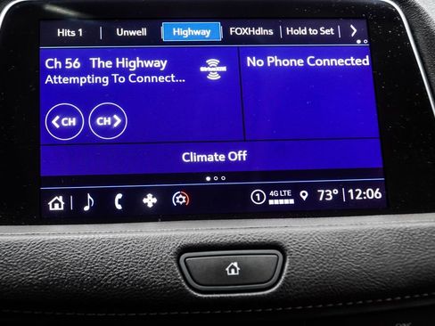 Used 2023 Cadillac XT4 Luxury w/ Cold Weather Package FWD image 24