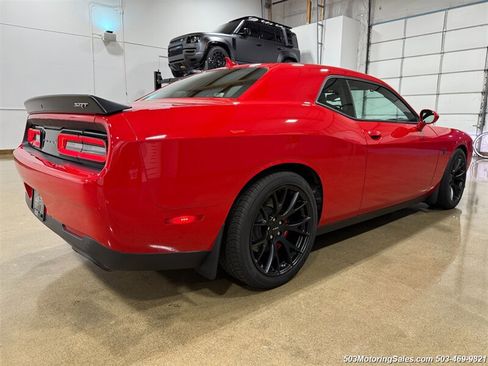 Used 2015 Dodge Challenger SRT Hellcat RWD image 33