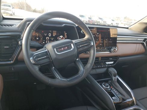 Used 2025 GMC Canyon AT4 w/ Technology Plus Package image 19