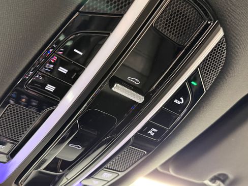Certified 2023 Porsche Cayenne AWD/4WD image 34