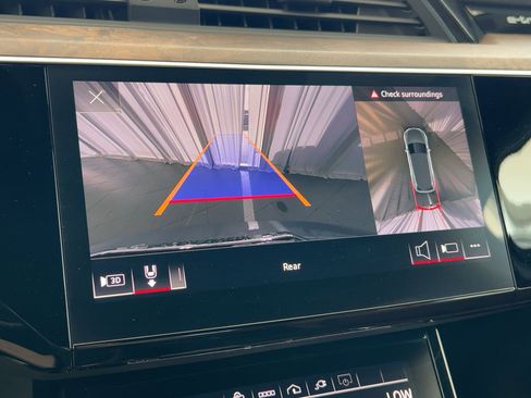 Used 2022 Audi e-tron Premium Plus w/ Premium Plus Package image 32